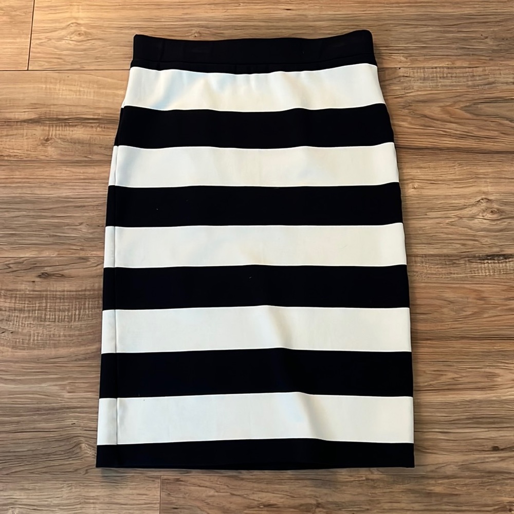 Striped Pull On midi Skirt navy and white size M
